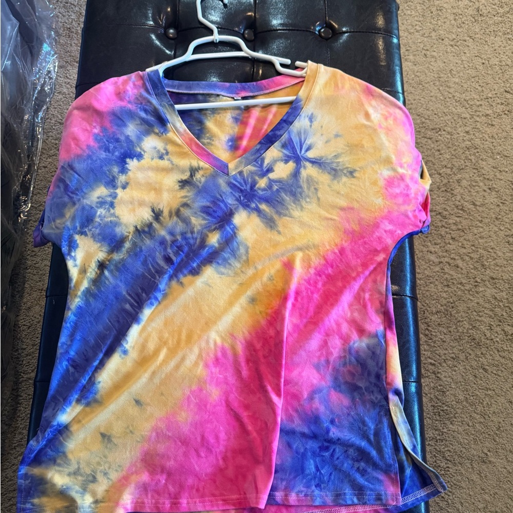 - Vibrant Tie-Dye V-Neck Women's Top size L EUC